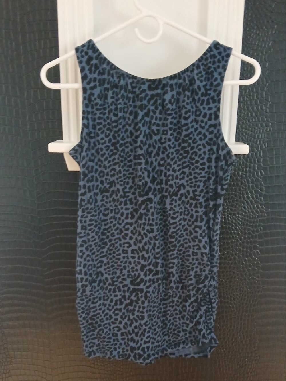 Motherhood Maternity Sleeveless Blue Leopard Print Women's Tank Top - Picture 3 of 4